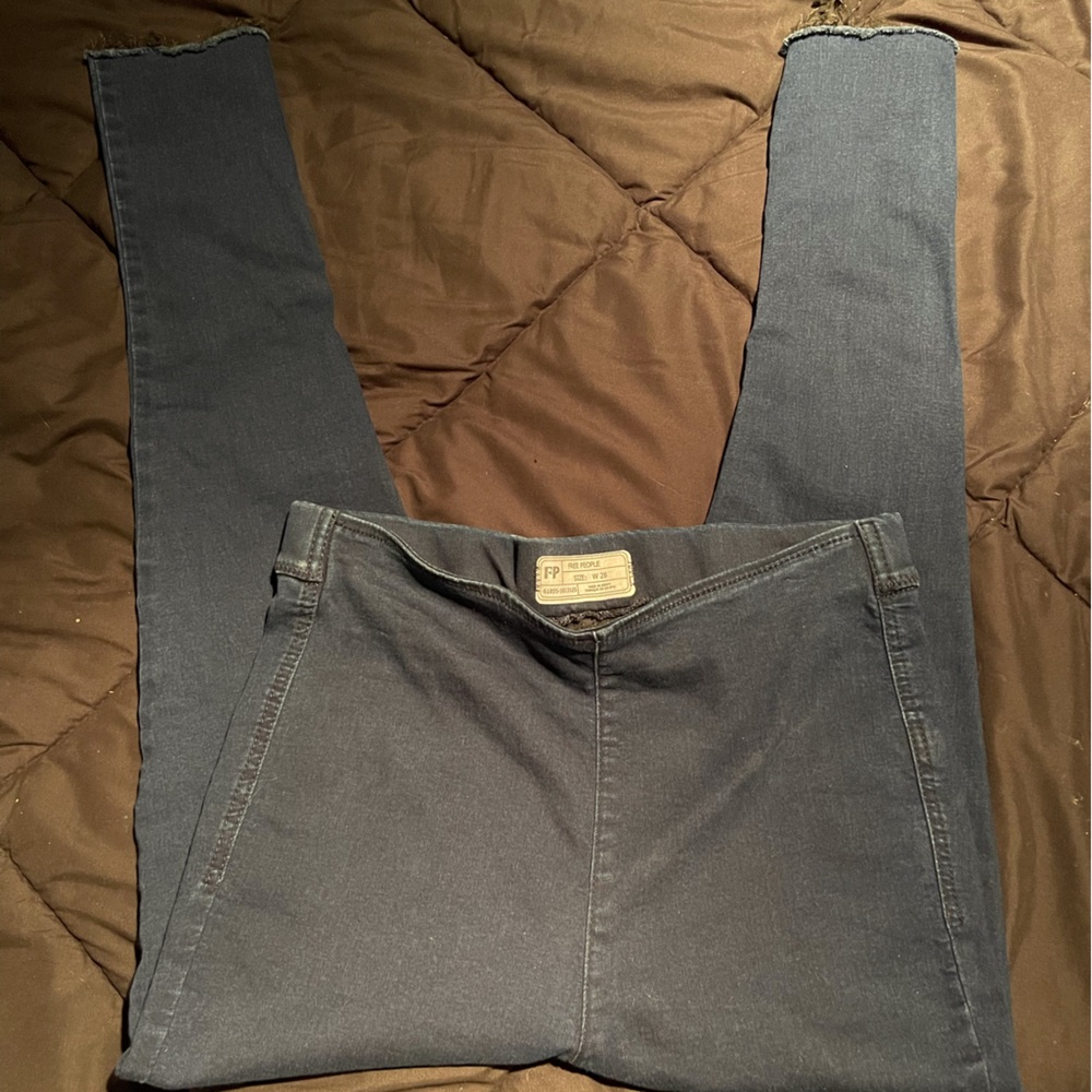 Free People raw hem blue Jean skinny jeans/jeggings size 28 generous fit